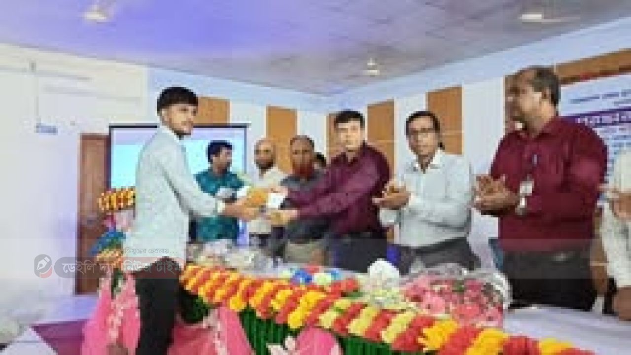 সালথায় শ্রেষ্ট শিক্ষার্থী ও জিপিএ-৫ প্রাপ্ত কৃতি শিক্ষার্থীদের মাঝে পুরস্কার বিতরণ