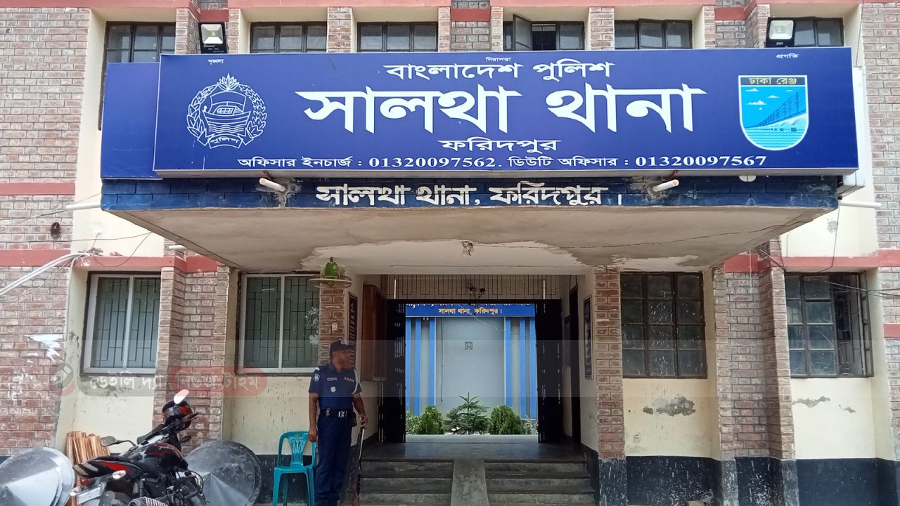 সালথায় আশ্রয়ণ প্রকল্পের ঘর থেকে গৃহবধুর লাশ উদ্ধার: মৃত্যু নিয়ে নানা প্রশ্ন
