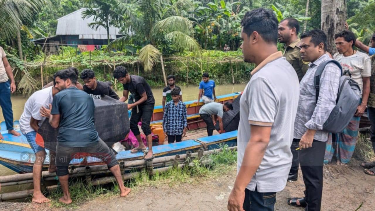 নেছারাবাদে উচ্চ শব্দের লাউডস্পিকার জব্দ