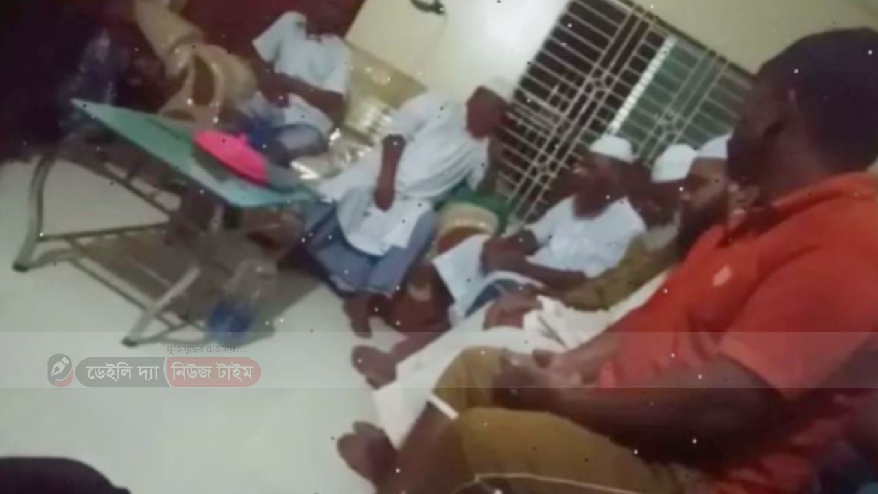 মনিরামপুরে &lsquo;বড় হুজুর&rsquo; ছাত্রীর শ্লীলতাহানী ঘটিয়ে লাপাত্তা (ভিডিও)