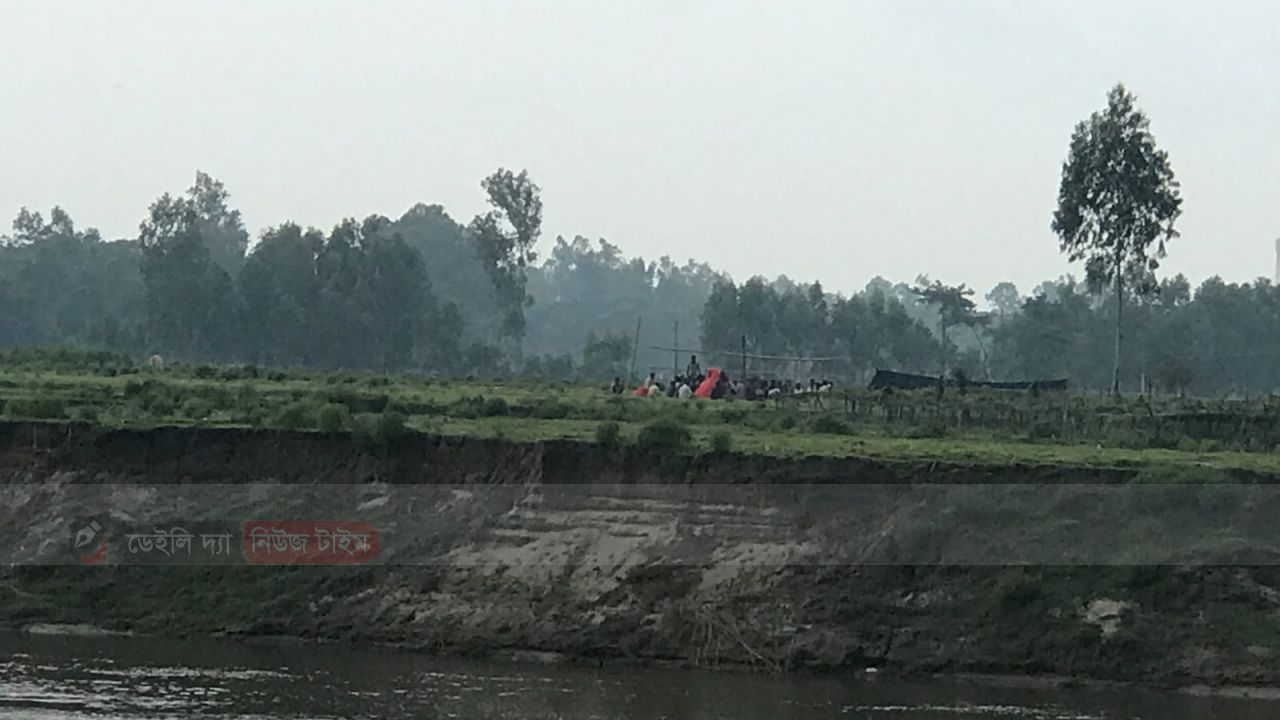 ঘোড়াঘাটে দিনে দুপুরে চলছে জুয়ার আসর, উৎকণ্ঠায় এলাকাবাসী
