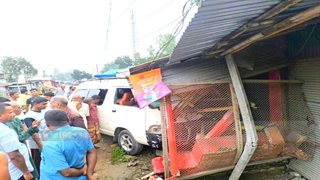 গাইবান্ধায় নিয়ন্ত্রণহীন অ্যাম্বুলেন্সের ধাক্কায় দোকানদার নিহত