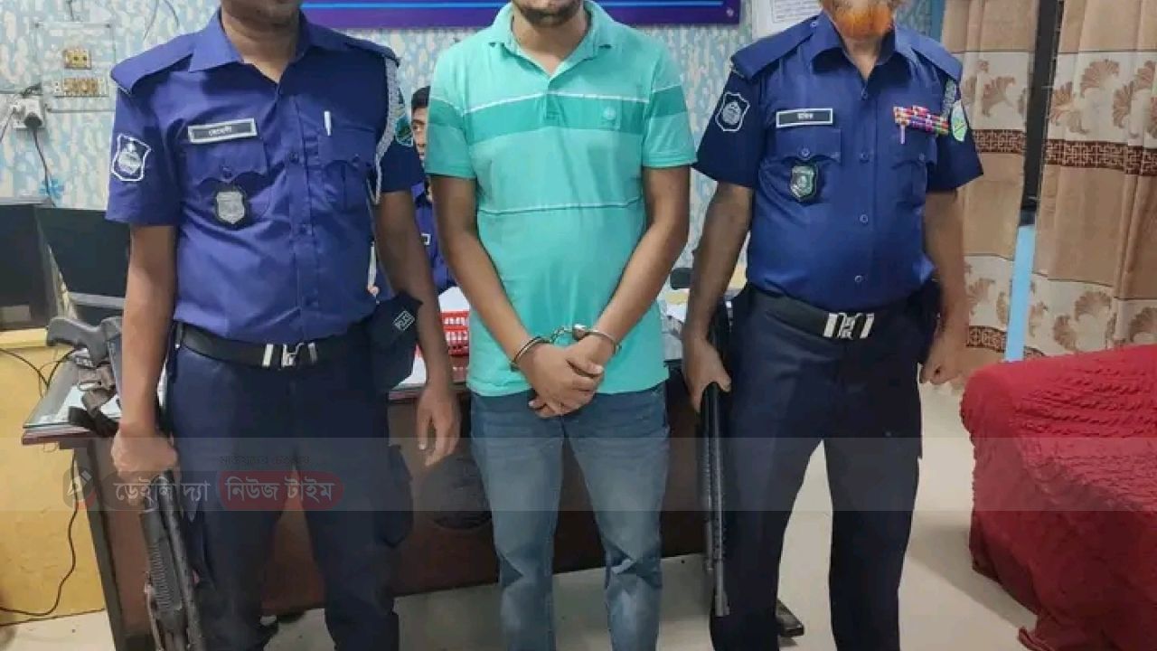 চাঁপাইনবাবগঞ্জে ছাত্রলীগের সভাপতি গ্রেফতার। 