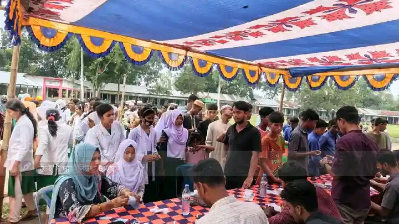 বিপদের বন্ধু সংগঠনের উদ্যোগে বিনামূল্যে রক্তের গ্রুপ নির্ণয় ও বৃক্ষ রোপন কর্মসূচী অনুষ্ঠিত হয় ।