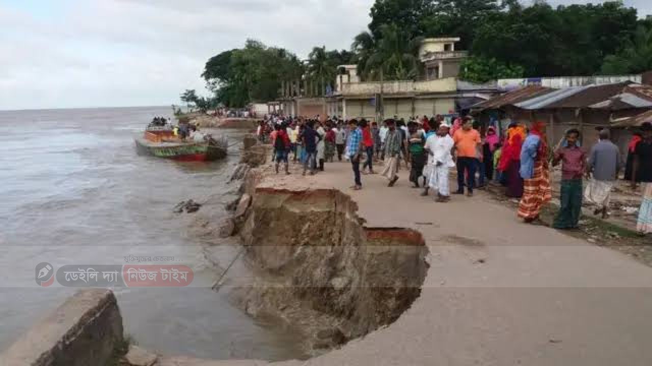 রাজবাড়ী গোয়ালন্দ নদী ভাঙ্গন দেখতে যান রাজবাড়ী ১ আসনের সাবেক সংসদ সদস্য