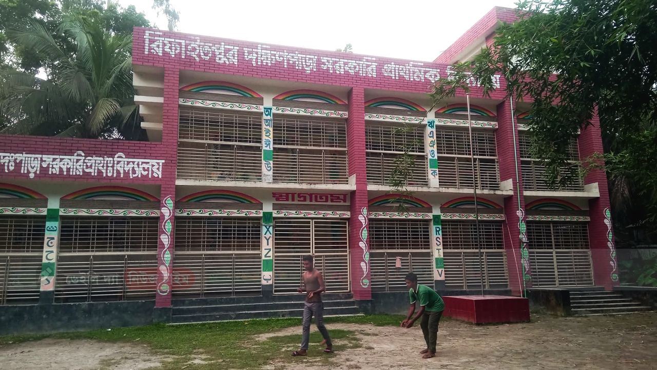 গাইবান্ধায় প্রাথমিক বিদ্যালয়ের প্রধান শিক্ষকের বিরুদ্ধে অনিয়মের অভিযোগ