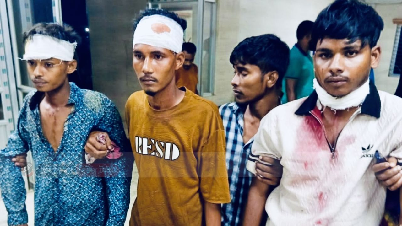 বগুড়ায় ফুটবল খেলা নিয়ে সংঘর্ষ, চাকুর আঘাতে তিনজন আহত