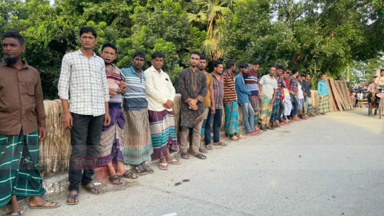 সালথায় মিথ্যা অপবাদের প্রতিবাদ ও বিচারের দাবীতে মানববন্ধন