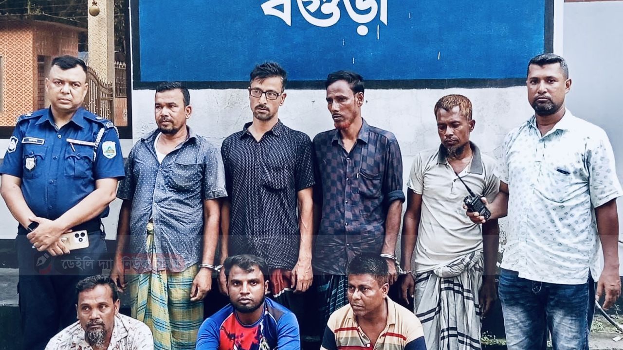 বগুড়ার কাহালুতে জুয়ার আসরে পুলিশের অভিযান, সাতজন গ্রেফতার