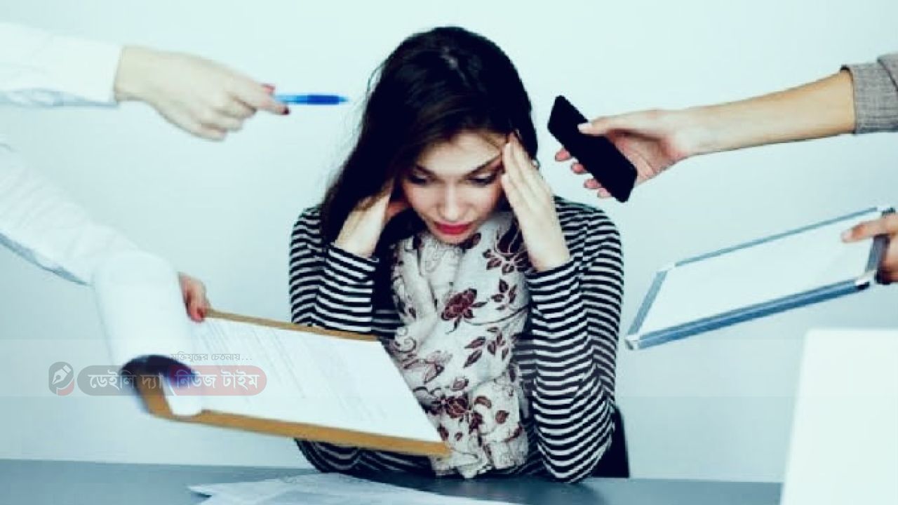 যে কারণে মেয়েদের কাজে মনোযোগ ধরে রাখা কঠিন হয়