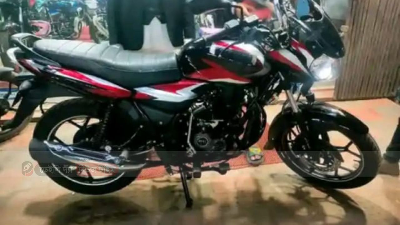 মসজিদের সামনে থেকে হুজুরের ব্যক্তিগত গাড়ি চুরি: সন্ধানে এলাকাবাসী