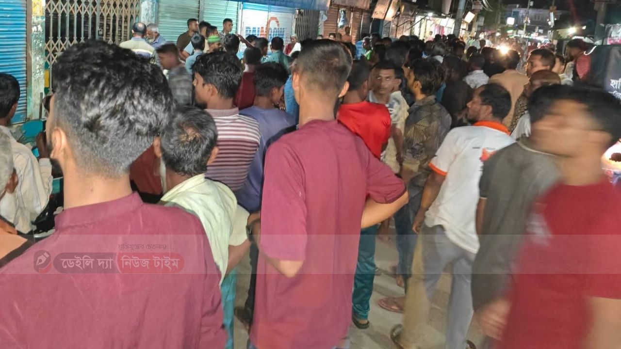 সাদুল্লাপুরে পাওনা টাকা আদায় কে  কেন্দ্র করে ধাওয়া পাল্টা ধাওয়া। সেনাবাহিনীর চেষ্টায় দেড় ঘণ্টায় সমাধান 