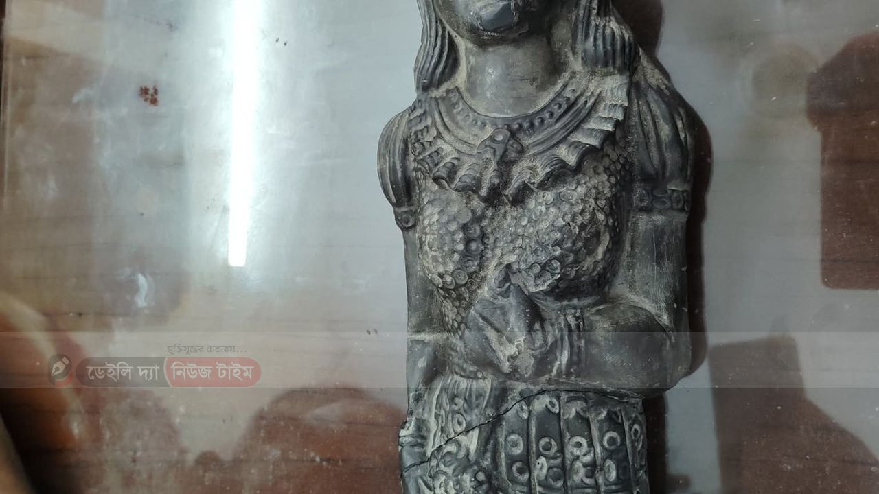 "কষ্ঠিপাথরের  সন্ধান"   নবাব গন্জ,দিনাজপুর 
