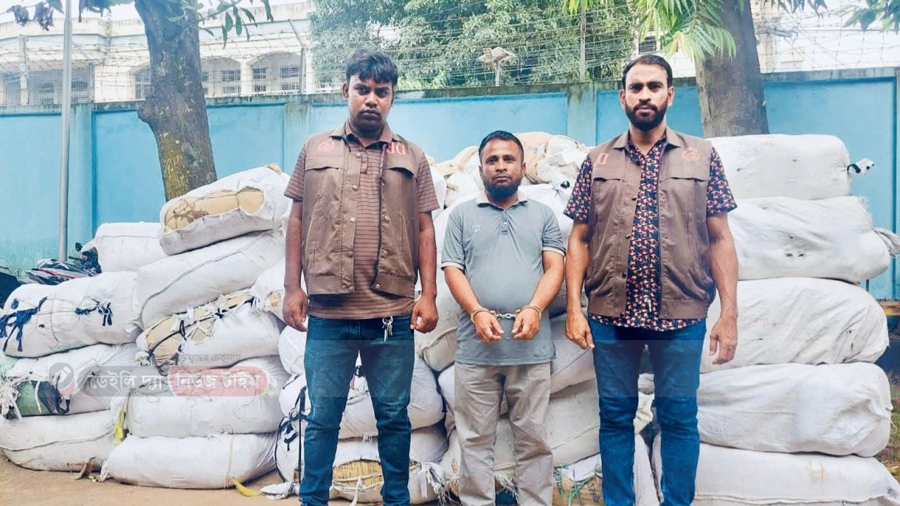 বগুড়ায় ৬ হাজার কেজি নিষিদ্ধ পলিথিন জব্দ, গ্রেফতার ১ &ndash; ঢাকার মুরাদসহ মামলা