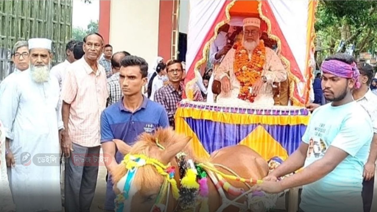 ঘোড়ার গাড়িতে রাজকীয় বিদায় সংবর্ধনা পেলেন শিক্ষক আব্দুল জলিল