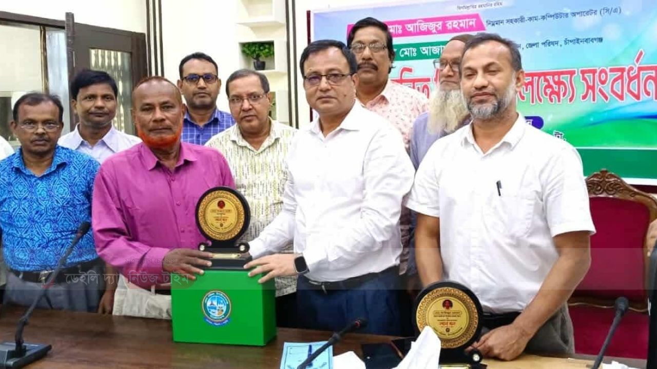 চাঁপাইনবাবগঞ্জ জেলা পরিষদের ২ কর্মচারীর অবসরজনিত বিদায় সংবর্ধনা।