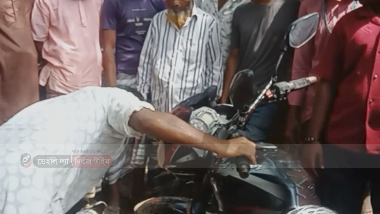 রায়গঞ্জে বিকাশ কর্মী নিখোঁজ, পড়ে আছে মোটরসাইকেল 