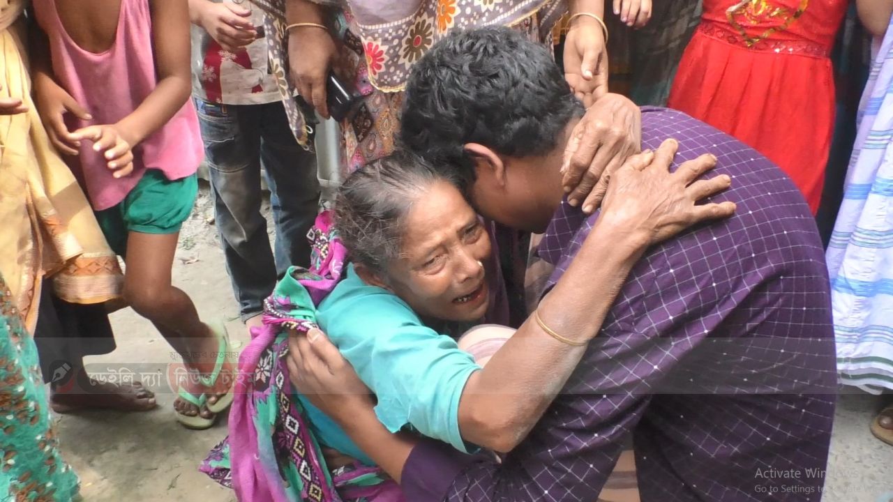 কুড়িগ্রামে হারিয়ে যাবার২৮বছর পর সন্তান ফিরে পেলো বাবা-মাকে