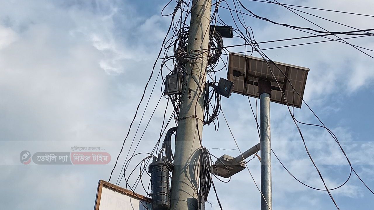 ঘোড়াঘাটে প্রকাশ্য বিদ্যুৎ চুরি, যোগসাজশে বিদ্যুৎ প্রশাসন