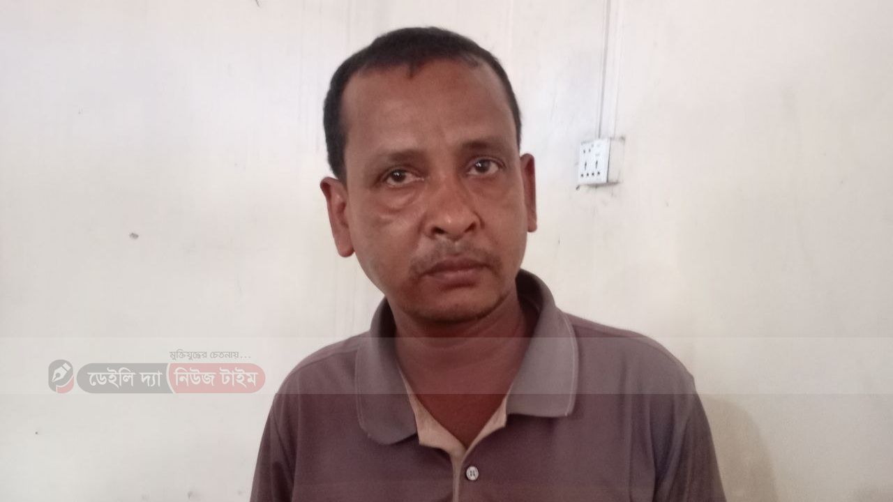 ঘোড়াঘাটে ভুয়া এনজিও চালিয়ে প্রতারণা, জনতার হাতে আটক প্রতারক