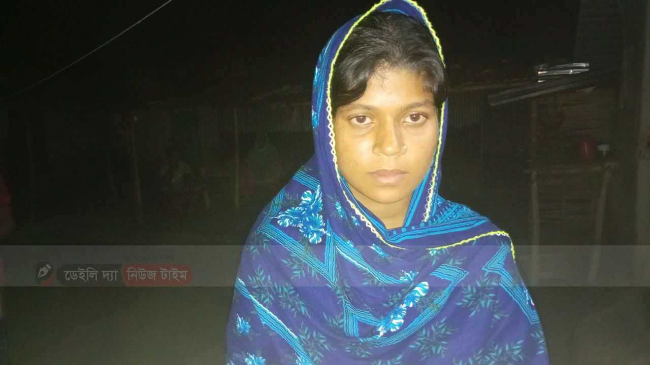 ঘোড়াঘাটে বিয়ের দাবীতে প্রেমিকের বাড়িতে প্রেমিকার অনশন