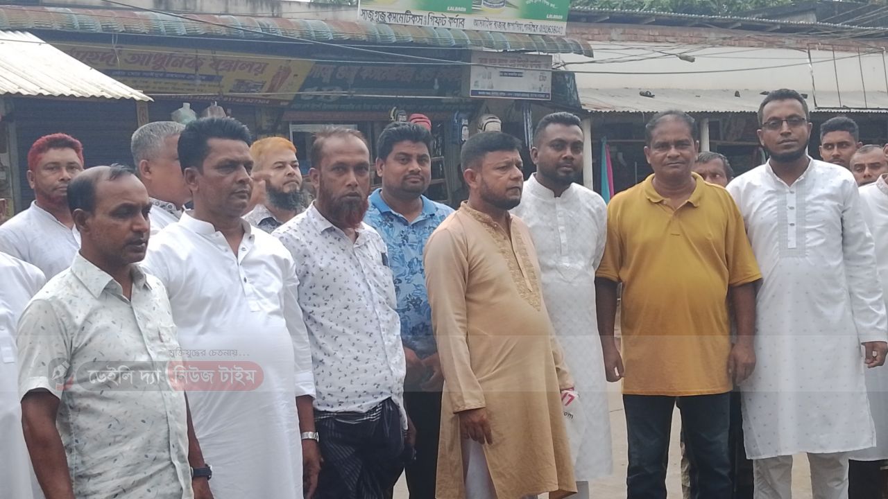 কাপাসিয়ায় আমরাইদ বাজার ড্রেন নির্মাণকাজের মাপঝোক ও ইঞ্জিনিয়ারিং পর্যবেক্ষণ।