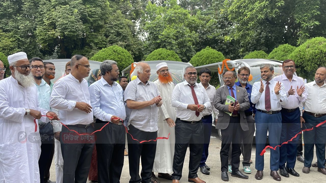 ইসলামী বিশ্ববিদ্যালয়ে প্রথমবারের মতো পরিবেশবান্ধব বৈদ্যুতিক শাটল গাড়ির উদ্বোধন