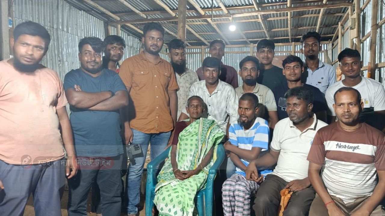 ঘোড়াঘাটে পাগলকে সুস্থ করে বাসায় ফেরালো একদল কিশোর