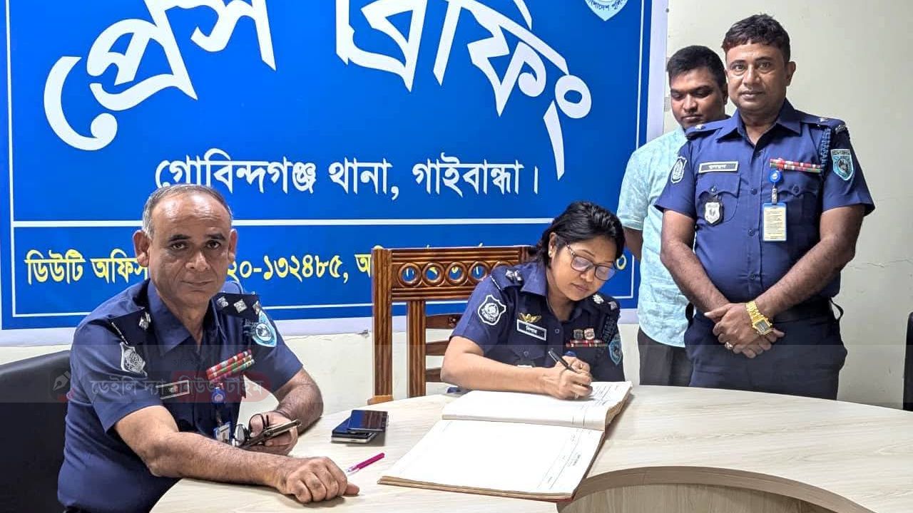 পুলিশ সুপারের গোবিন্দগঞ্জ থানা পরিদর্শন 