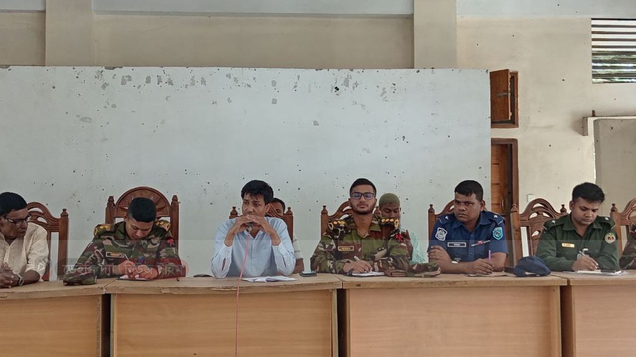 ঘোড়াঘাটে দূর্গা পূজা উপলক্ষে আইন শৃঙ্খলা বিষয়ক মতবিনিময় সভা