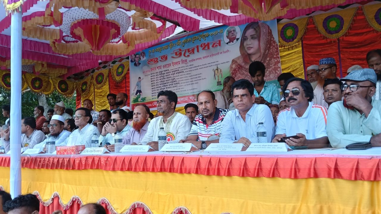 সালথায় কে এম ওবায়দুর রহমান স্মৃতি ৮ দলীয় গোল্ডকাপ ফুটবল টুর্নামেন্টের উদ্বোধন