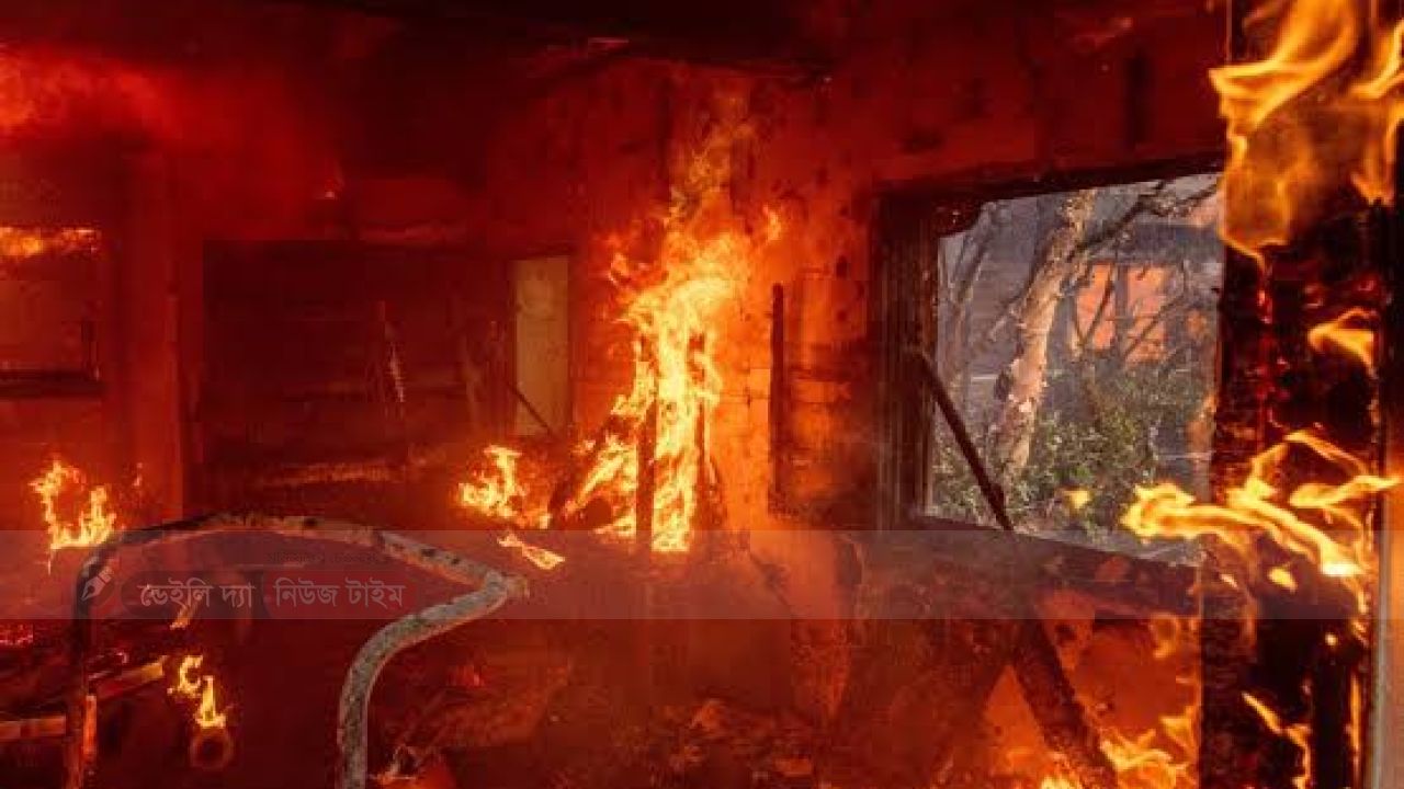 গাজীপুরের কোনাবাড়ীতে ঝুটের গুদামে আগুন 