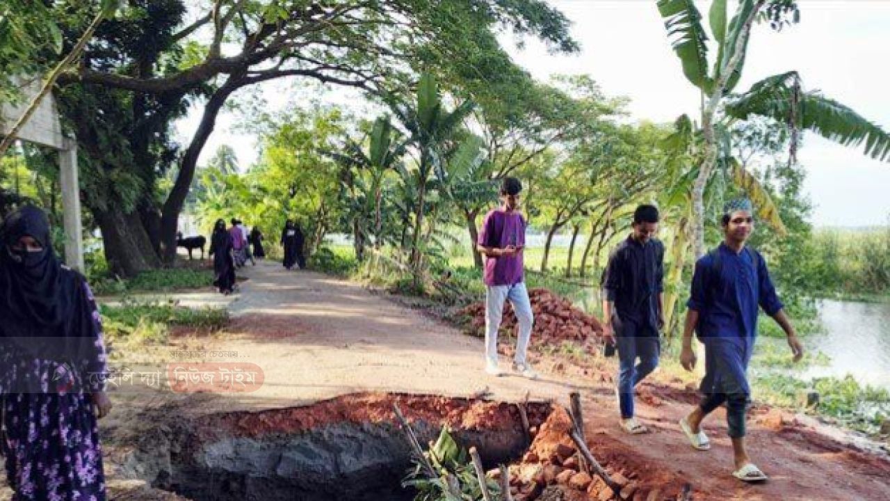 বাকেরগঞ্জে সড়ক নয় যেন ম-র-ণ ফাঁদ