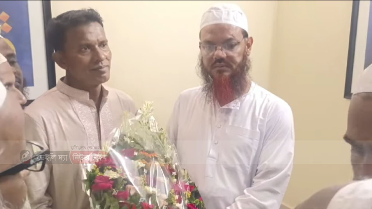 বাকেরগঞ্জ সরকারি কলেজের সাবেক এজিএস এর ইসলামী আন্দোলনে যোগদান 