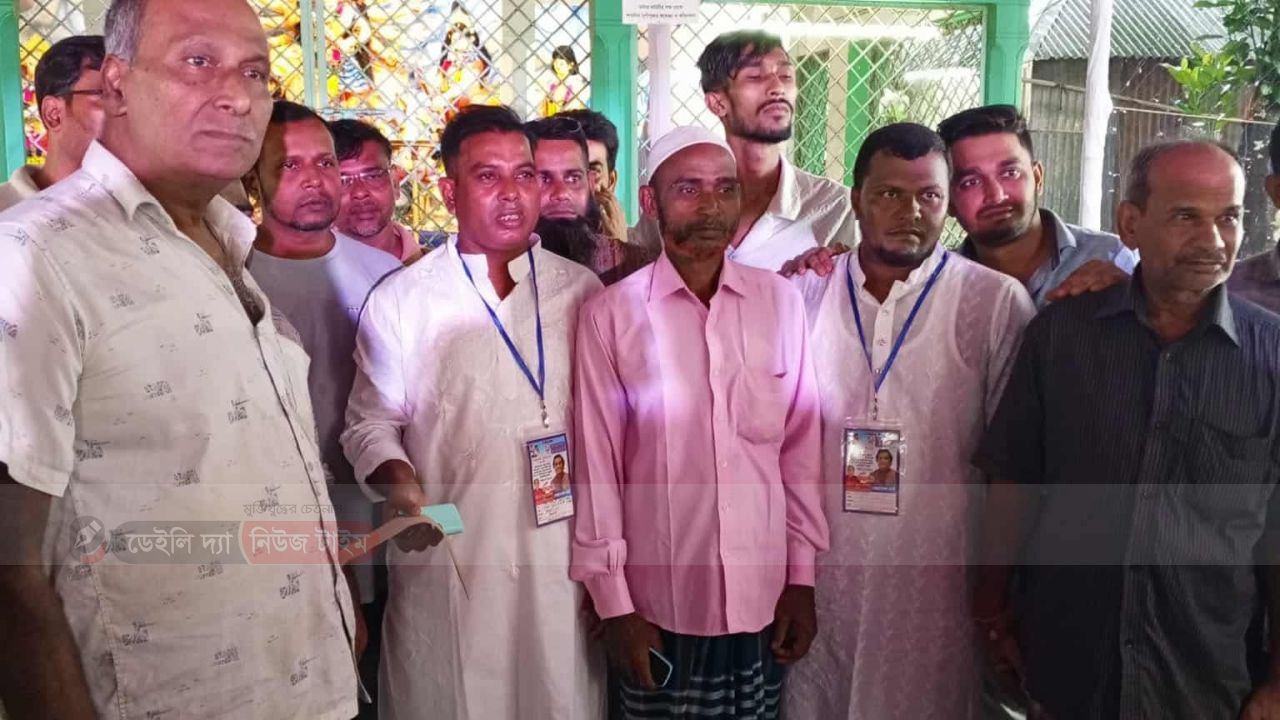 বসন্তপুর ইউনিয়নের বিএনপি মনোনীত চেয়ারম্যান প্রার্থী সাজ্জাদুল বিশ্বাস সাজ্জাদ নেতৃত্বে শারদীয় দুর্গাপূজা মন্ডপ পরিদর্শন করেন 