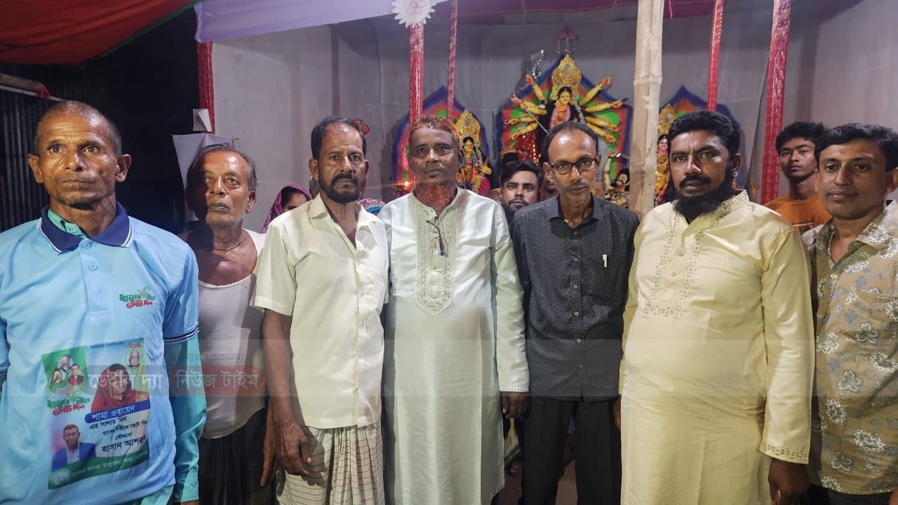 সালথায় শামা ওবায়েদের পক্ষ থেকে যুবদল নেতা হাসান আশরাফের পূজা মণ্ডপ পরিদর্শন