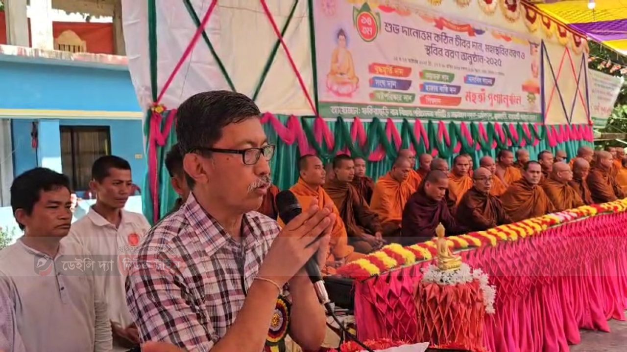 ফকিরাছড়ি বন বিহারে ১৪তম শুভ দানোত্তম কঠিন চীবর দান উৎসবে দীপেন দেওয়ান