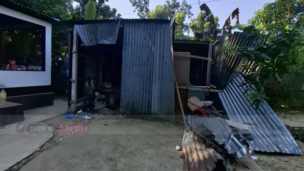 রাজবাড়ী জেলা বসন্তপুর ইউনিয়নে জমি জমা নিয়ে  দ্বন্দ্ব হয়ে বাড়িঘর ভাঙচুর তীব্র নিন্দা