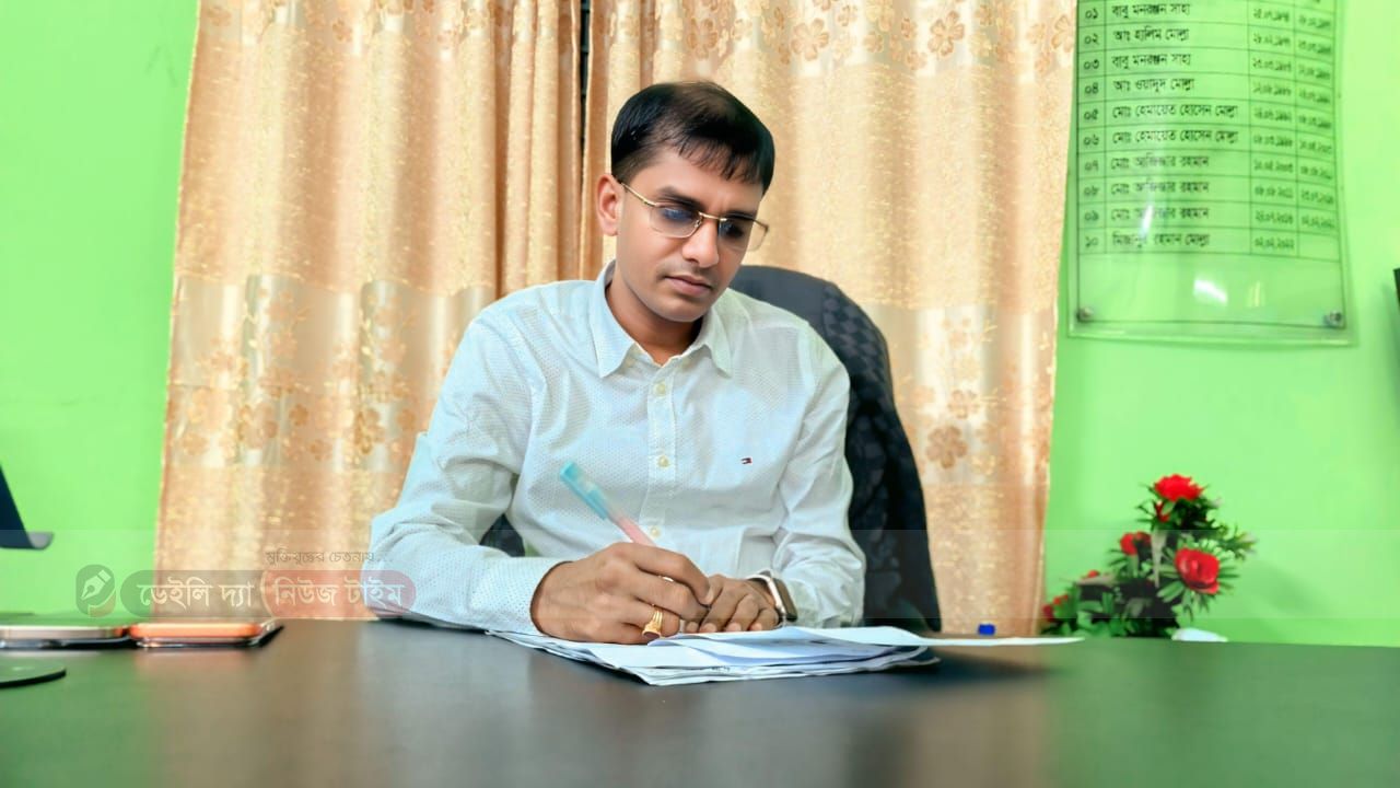 &ldquo;জনগণের সেবক&rdquo; হয়ে রুপাপাতে আলো ছড়াচ্ছেন চেয়ারম্যান মিজানুর রহমান মোল্লা
