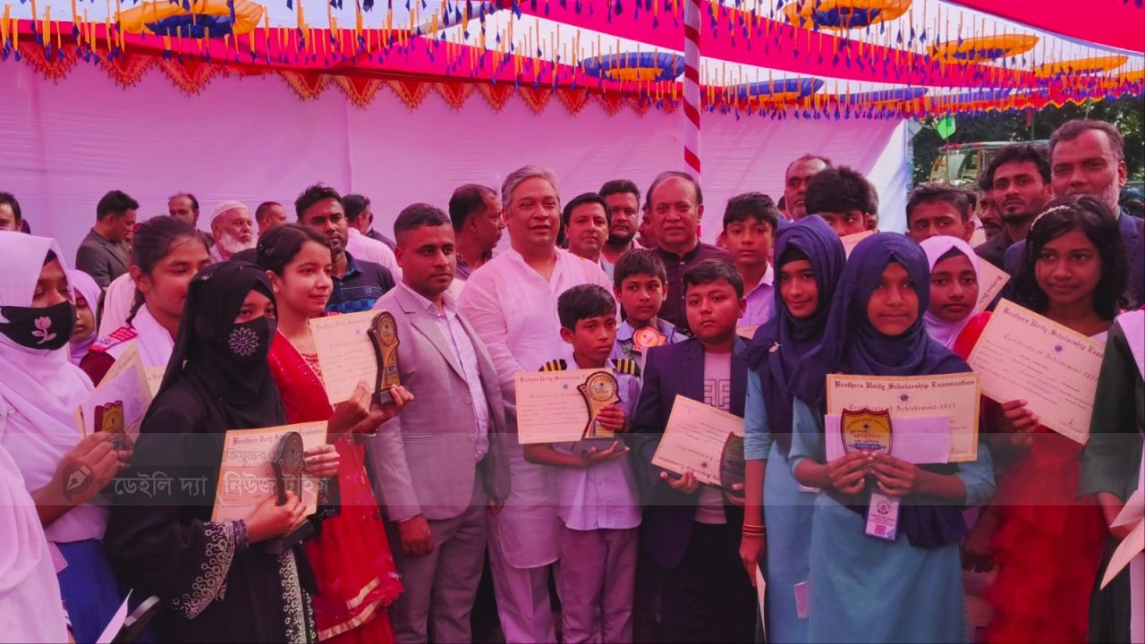 কাপাসিয়ায় মরহুম ব্রি. জে. (অব:) আ.স.ম হান্নান শাহ স্মৃতি ফাউন্ডেশনের উদ্যোগে পুরস্কার বিতরণ ও সংবর্ধনা।