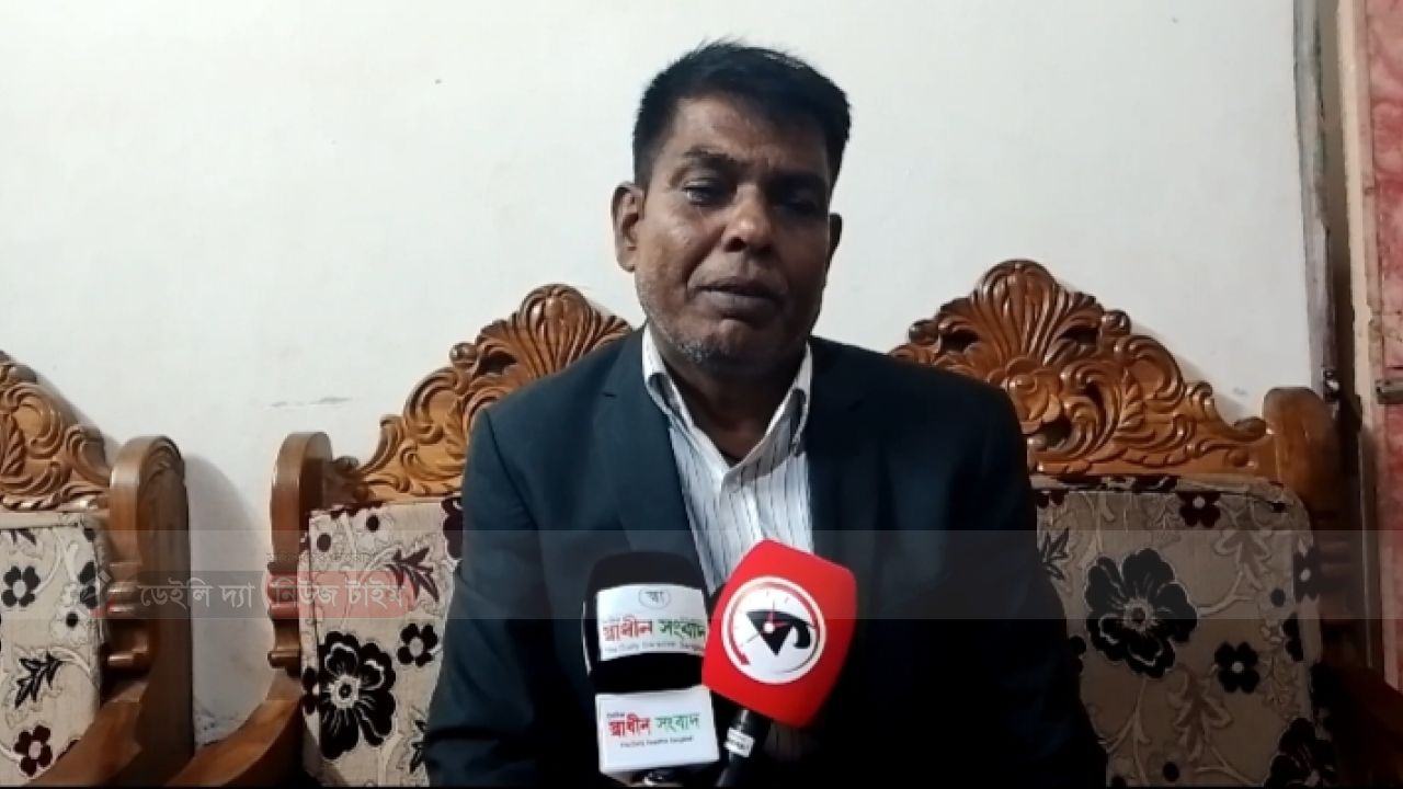 কাপাসিয়ায় স্বজনদের নির্যাতনে ভিটেমাটি হারানোর আশঙ্কায় একটি পরিবার।