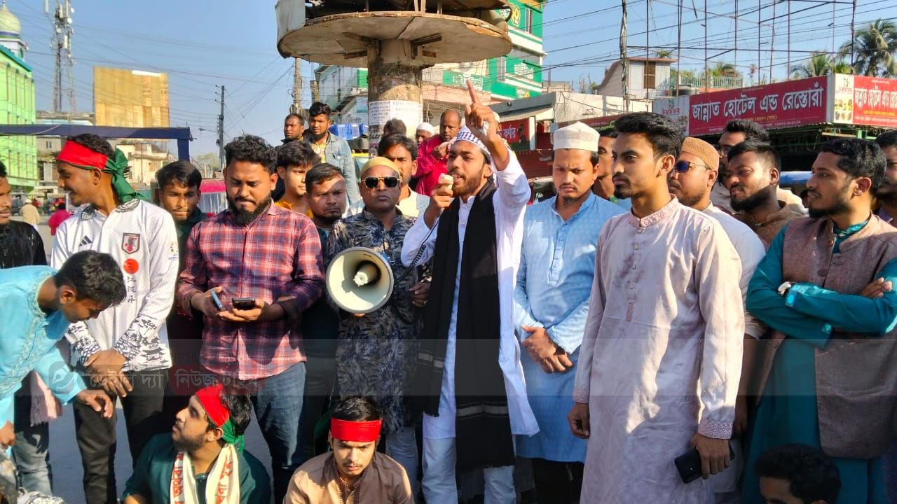 ওসমান হাদির হত্যার প্রতিবাদে কুড়িগ্রামে বিক্ষোভ ও ব্লকেড