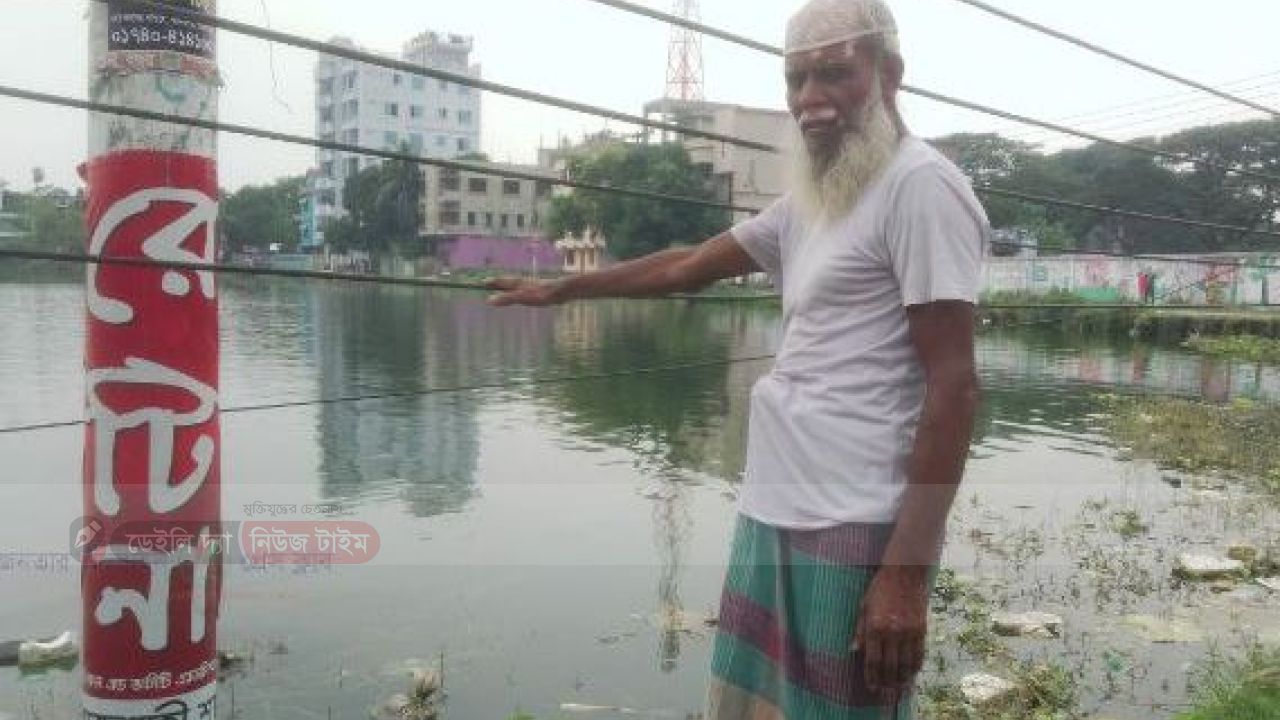 জয়পুরহাটে নেসকোর ডিস্ট্রিবিউশন তার মাটি হতে ৪ ফুট উচ্চতায় ঘটতে পারে প্রানহানীসহ দুর্ঘটনা।