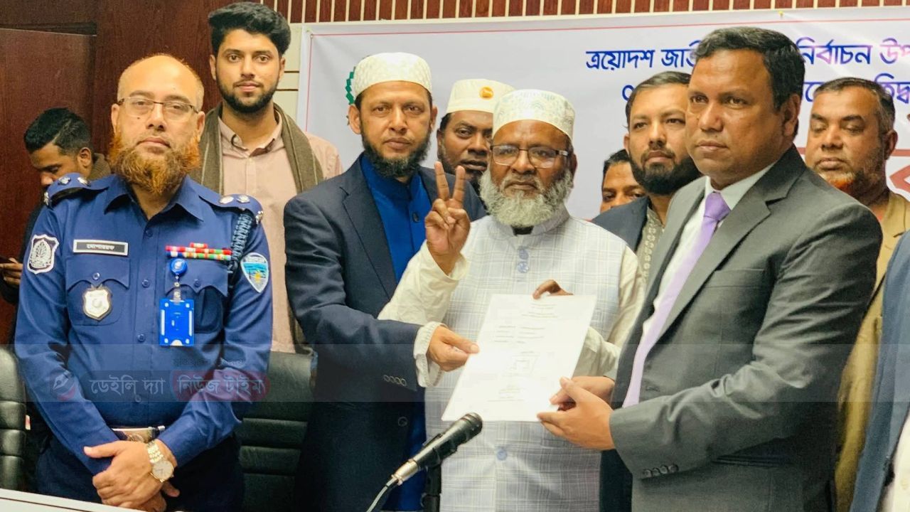 নোয়াখালী-৫ আসনে জামায়াত প্রার্থী অধ্যক্ষ বেলায়েত হোসেনের হাতে দাঁড়িপাল্লা