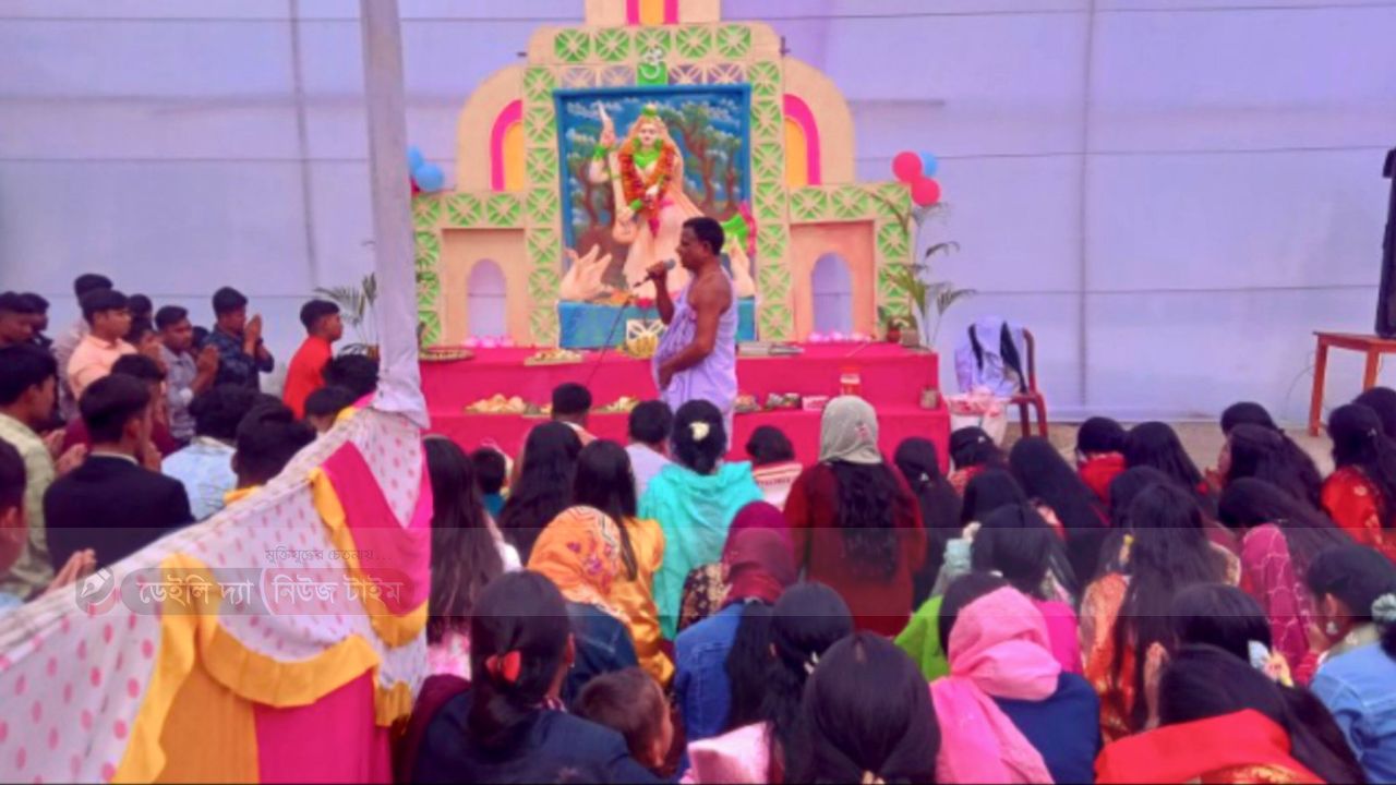 বিদ্যাদেবীর আরাধনায় উৎসবমুখর জলঢাকা সরকারি কলেজ প্রাঙ্গণ