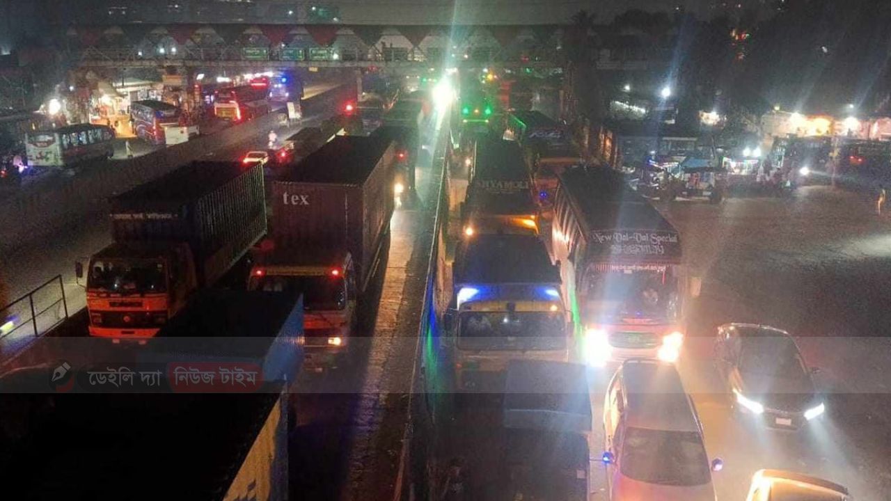 নির্বাচনী ছুটিতে শিল্পাঞ্চল বন্ধ, সাভারে মহাসড়কে তীব্র যানজট