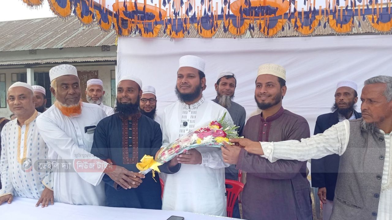 কাপাসিয়ায় কপালেশ্বর উচ্চ বিদ্যালয়ে ইফতার মাহফিল, উপস্থিত এমপি সালাহউদ্দিন আইয়ুবী।