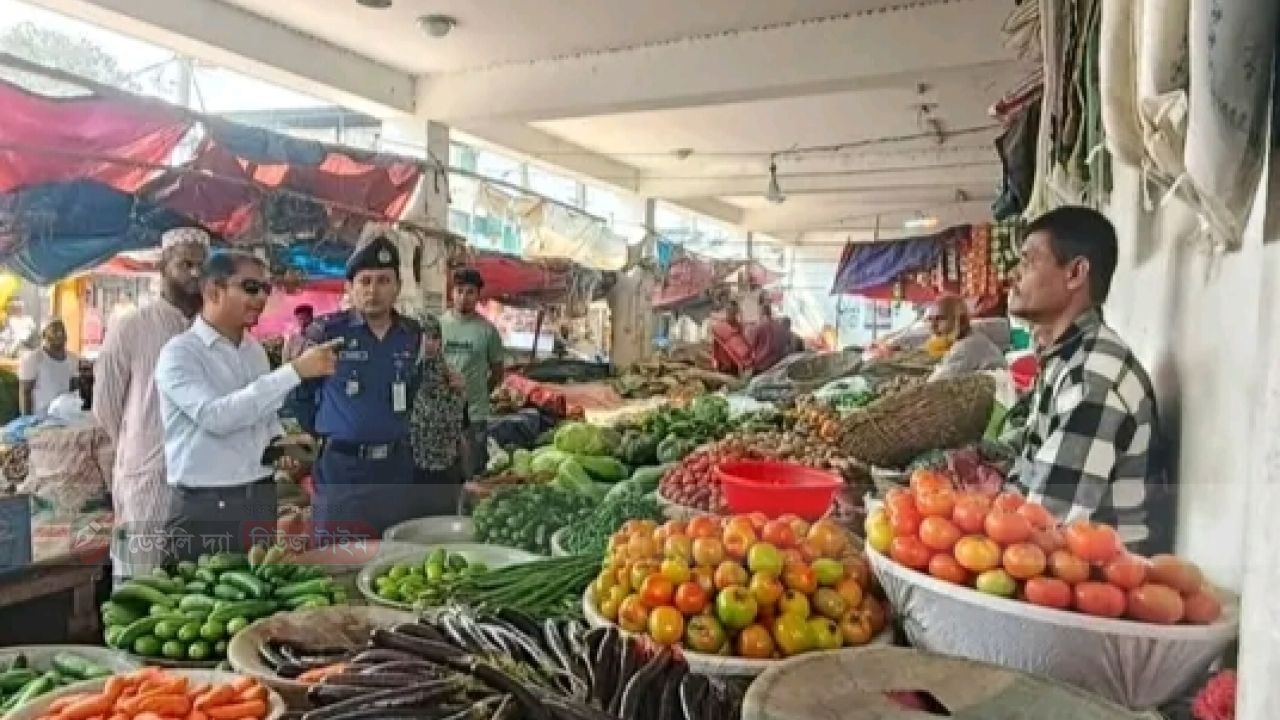 কাপাসিয়ায় আমরাইদ নিত্যপ্রয়োজনীয় পণ্যের বাজার মনিটরিংয়ে প্রশাসন, ব্যবসায়ীদের কঠোর সতর্কবার্তা