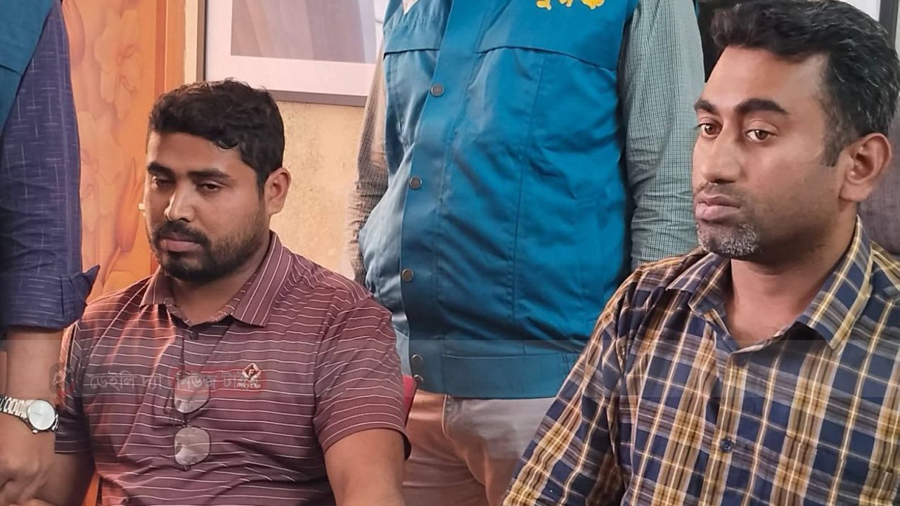 সোনাগাজীর দুর্নীতিবাজ দুই জনকে  জেল হাজতে প্রেরন