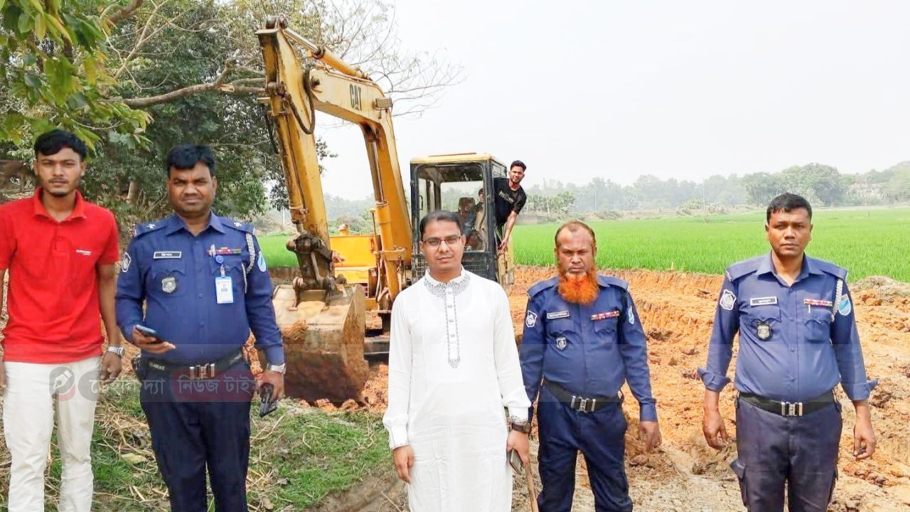 কাপাসিয়ায় অবৈধ মাটি উত্তোলনের বিরুদ্ধে অভিযান, জরিমানা ও এসকেভেটর আটক।
